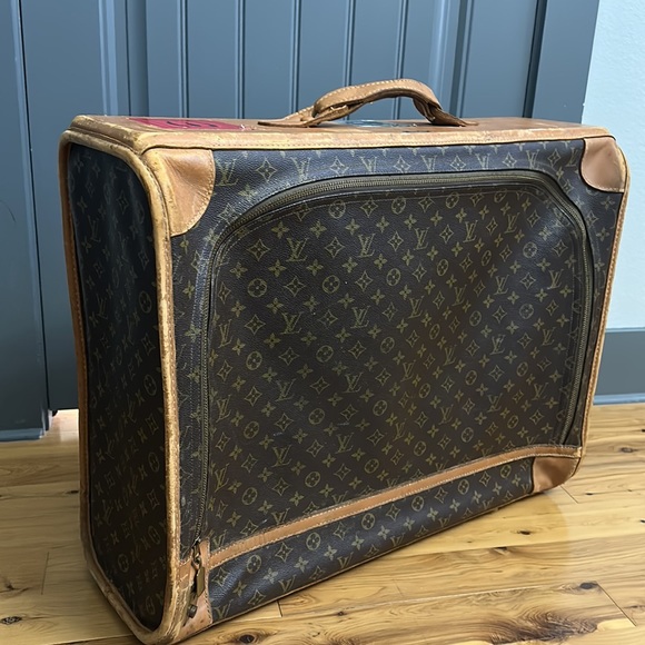 Louis Vuitton Luggage - Picture 2 of 9